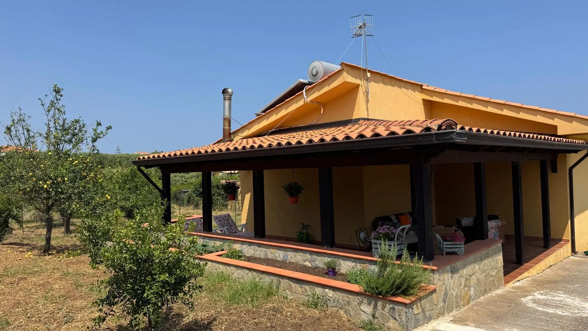 Le Casette Di Campagna Campofelice Di Roccella 0*,